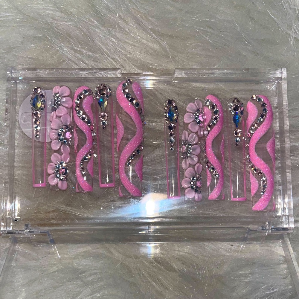 Custom press on never worn size xs mail beds